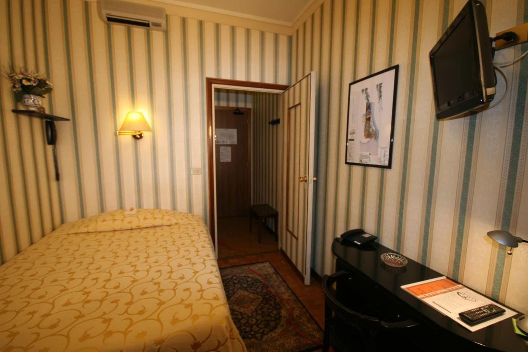 Hotel Italia City Center มานโตวา ภายนอก รูปภาพ