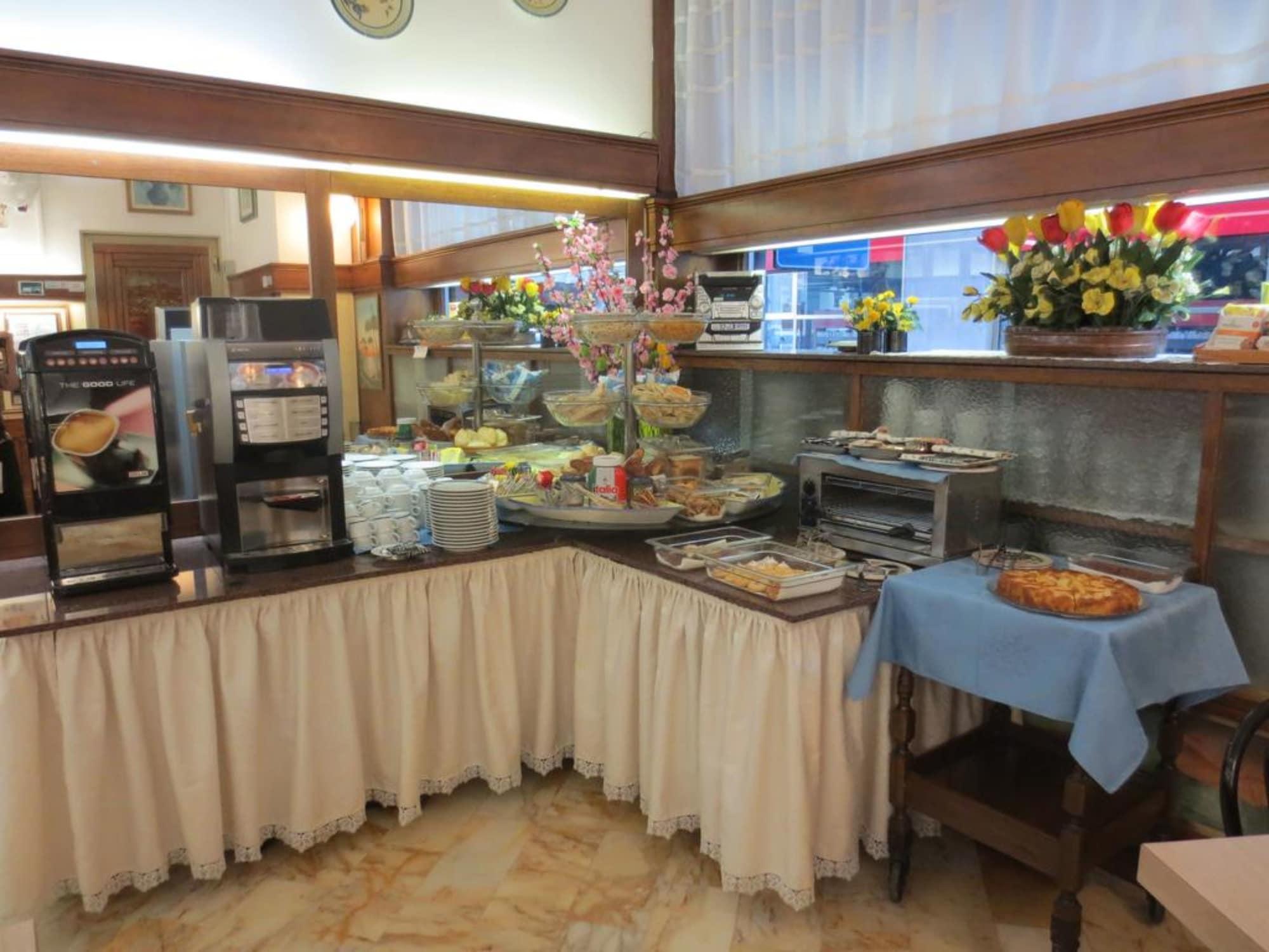 Hotel Italia City Center มานโตวา ภายนอก รูปภาพ