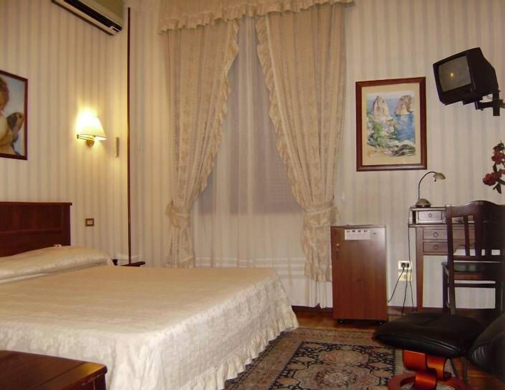 Hotel Italia City Center มานโตวา ภายนอก รูปภาพ