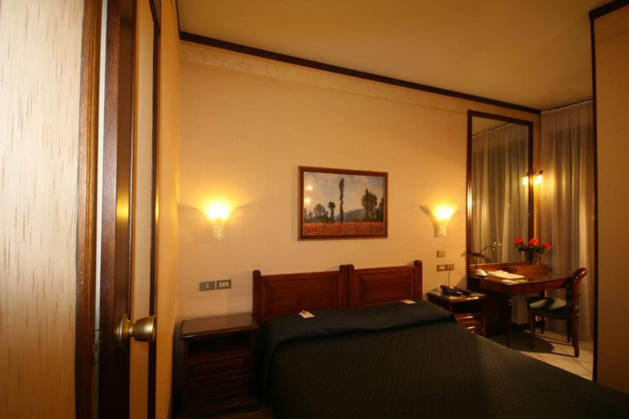 Hotel Italia City Center มานโตวา ภายนอก รูปภาพ