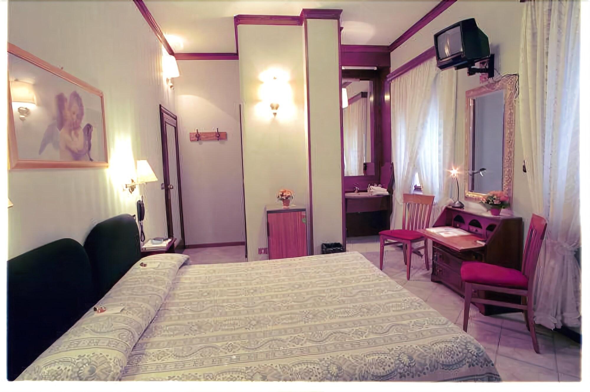 Hotel Italia City Center มานโตวา ภายนอก รูปภาพ