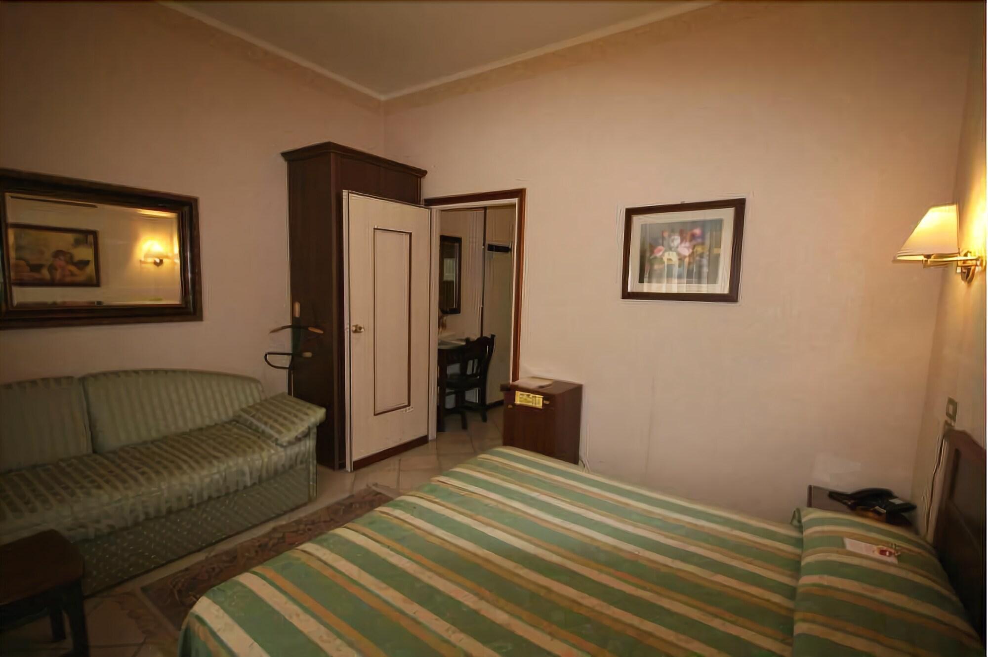 Hotel Italia City Center มานโตวา ภายนอก รูปภาพ